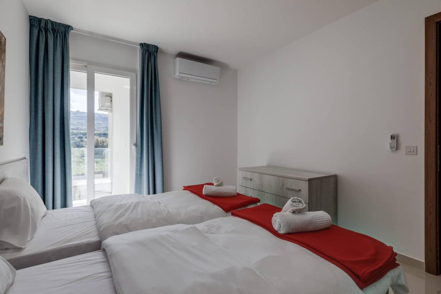 9Ten11 Seafront By Homely Mellieħa Exterior foto
