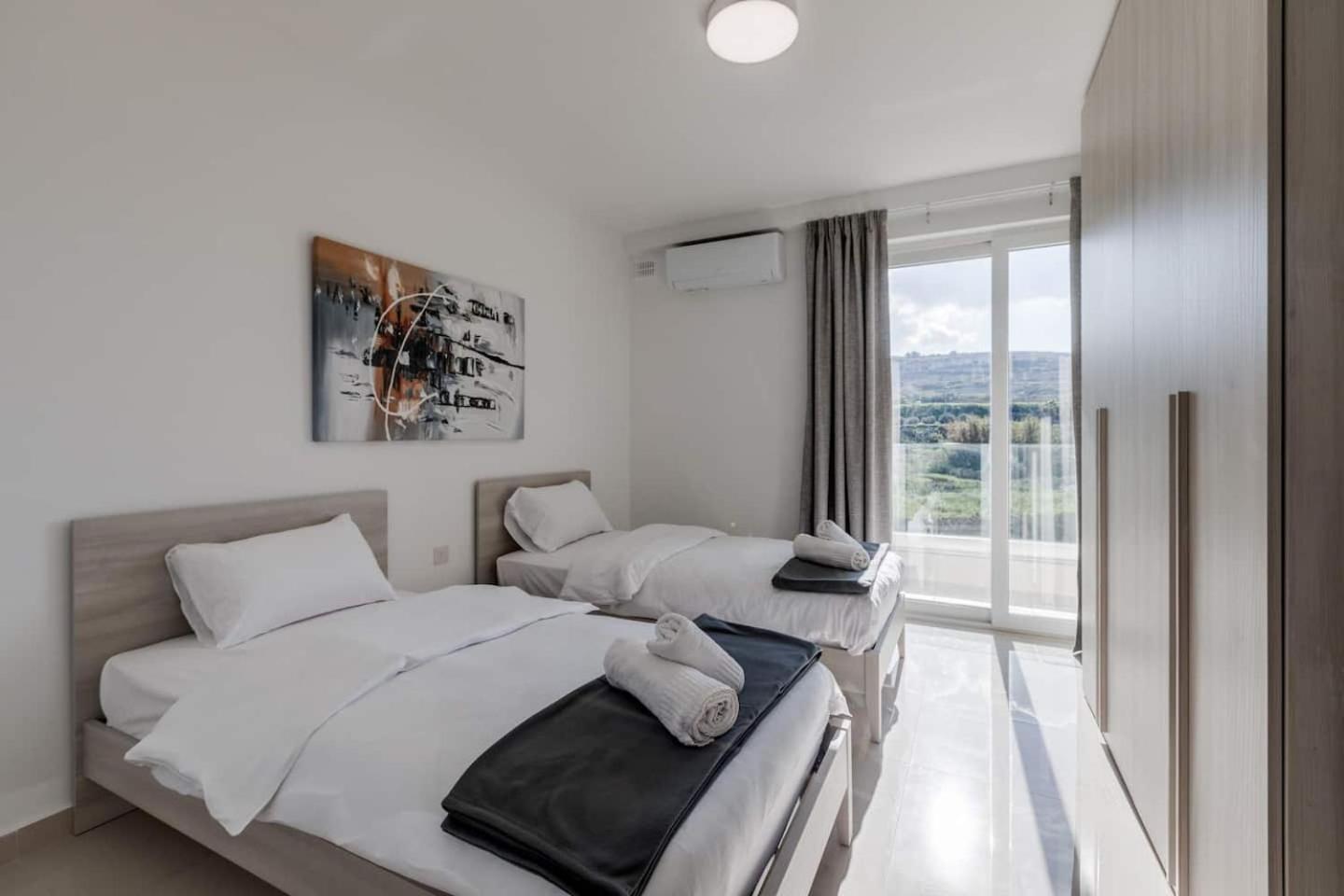 9Ten11 Seafront By Homely Mellieħa Exterior foto